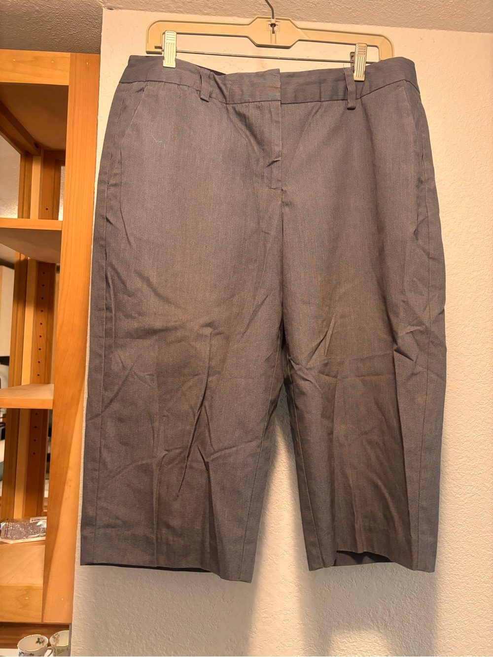 Isaac Mizrahi Women's Gray Cropped pants Sz 12